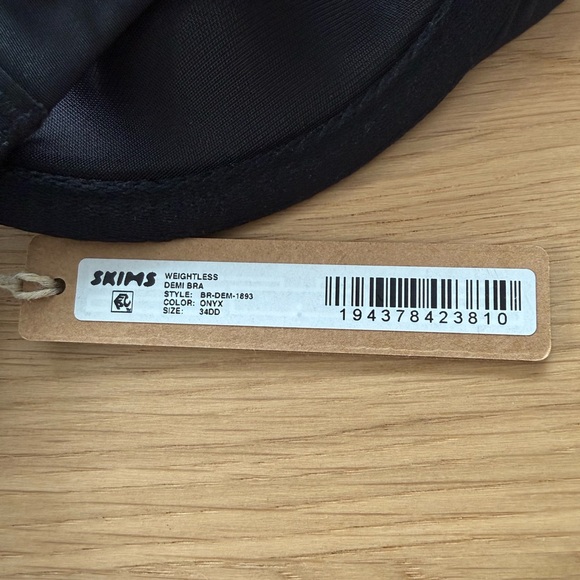 SKIMS Weightless Demi Bra - Picture 3 of 6